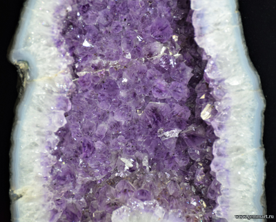 Аметист (разн. кварца), жеода в агате. 185*140*395мм (ААА)