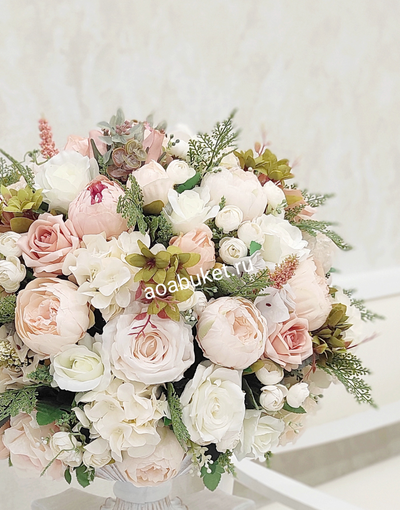 Прекрасное сочетание цветов в композиции из искусственных цветов - Адель великолепная  № КВВ060