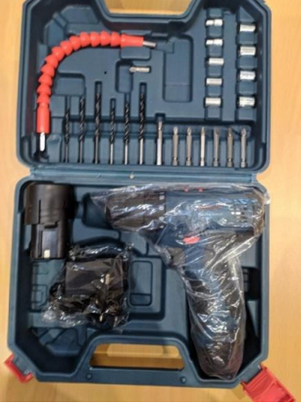 Шуруповерт  Bosch 12v с  набором