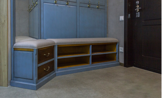 Вешалка для прихожей угловая с нижней тумбой.