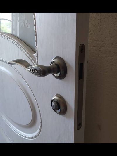 МОДЕЛЬ КАТЕРИНА-1. ДУБ БЕЖЕВЫЙ КРЕМ/ СТЕКЛО ХУДОЖЕСТВЕННОЕ