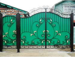Кованые ворота из профлиста с ковкой - арт 03