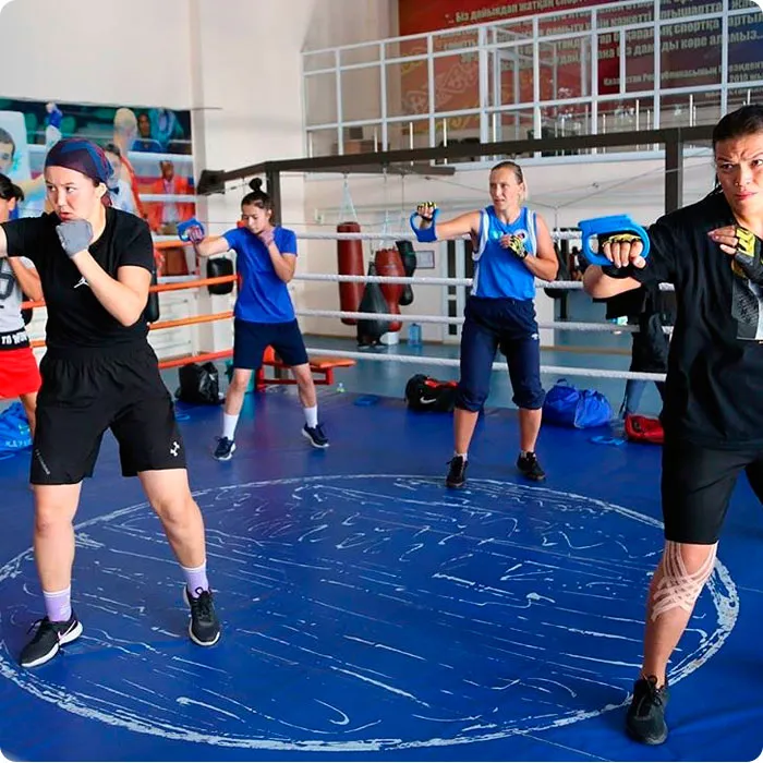 Тренировка с Эвник.Утс  женской НСК по боксу