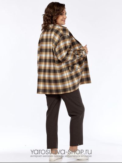 Женский брючный костюм с пиджаком рубашечного типа