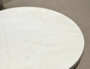 Приставной столик из мрамора. Пиргон алас мрамор.