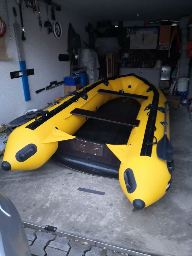 Желтая Апачи 3700 НДНД магазина Мне лодку! переехала в Германию