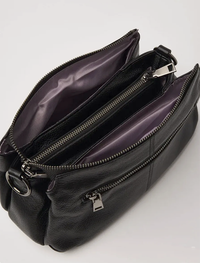 (АРТИКУЛ: 10022/0) СУМКА ЖЕНСКАЯ, НЕБОЛЬШАЯ, НАТУРАЛЬНАЯ КОЖА, ЧЕРНАЯ, С ДЕКОРАТИВНЫМ НАРУЖНЫМ КАРМАНОМ, С ПЛЕЧЕВЫМ РЕМНЕМ