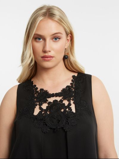 Нарядное платье с кружевом