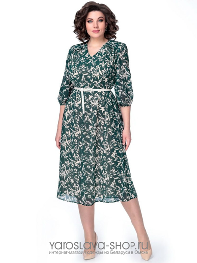 Женское платье в зеленых тонах с цветочным принтом