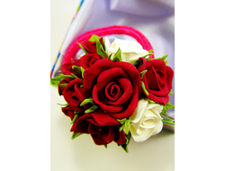 Резинка для волос "Красное и белое".