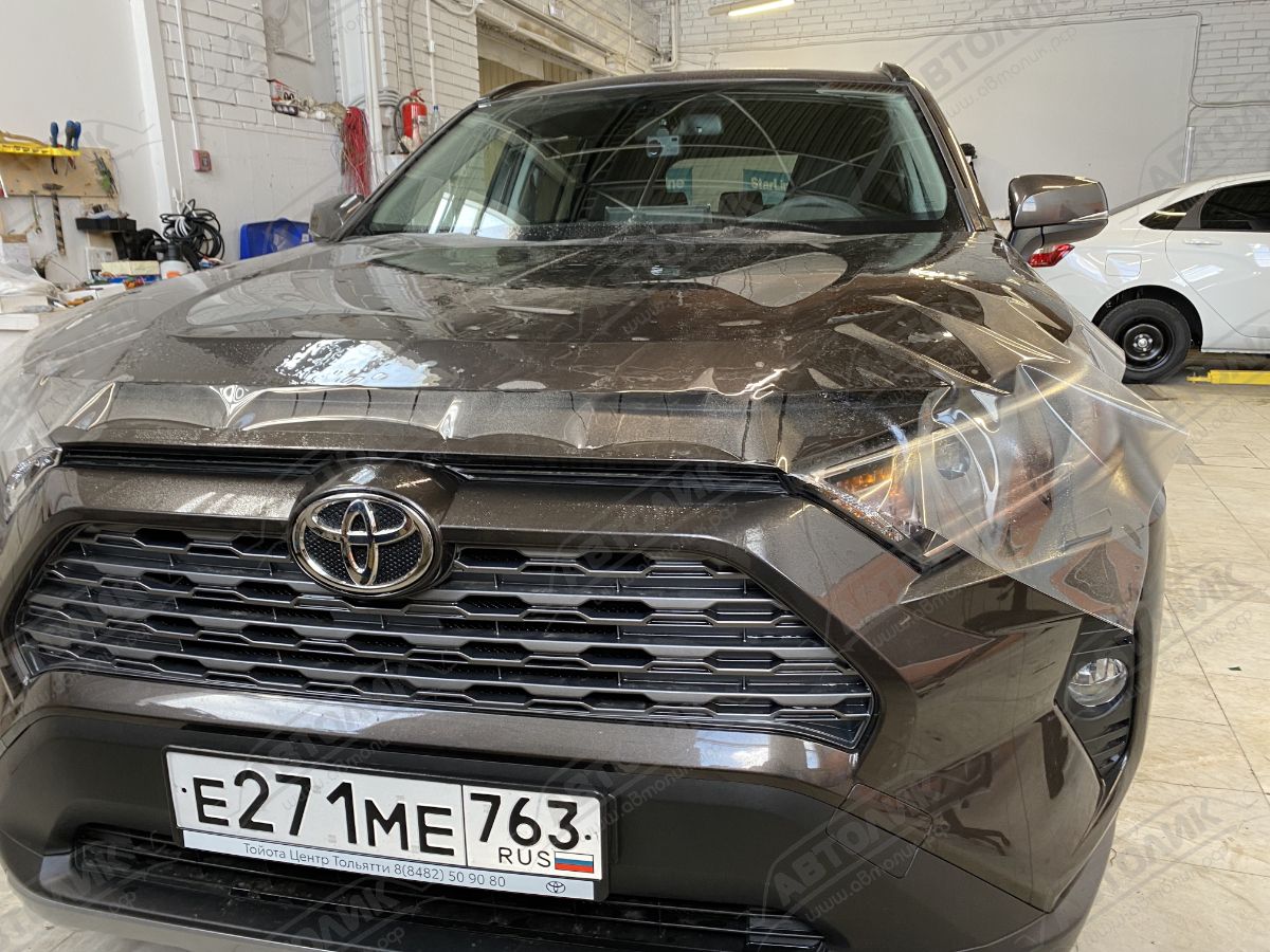 Оклека капота защитной бронепленкой