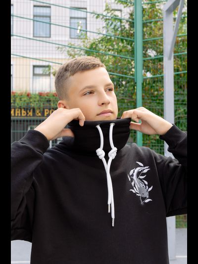 Худи с высоким горлом и вышивкой