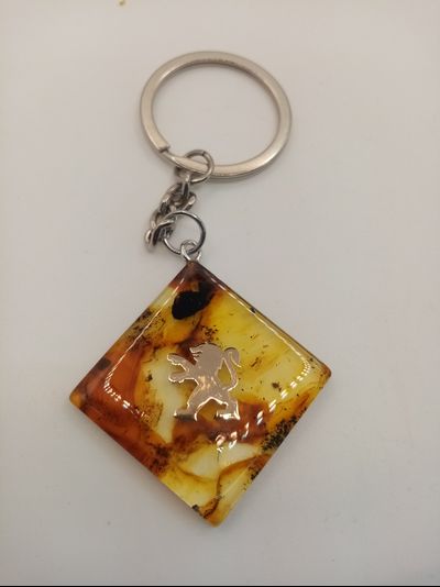 Брелок из натурального янтаря "Peugeot"