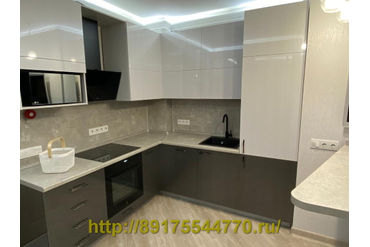 023 Кухня.
Фасады:
Верх: МДФ AGT Порте белый 6004, глянец
Низ: МДФ AGT Порте серебряный 6003, глянец
Столешница «Кедр» 7093/E Бетон
