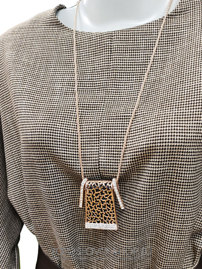 Подвеска с кулоном черно-золотого цвета