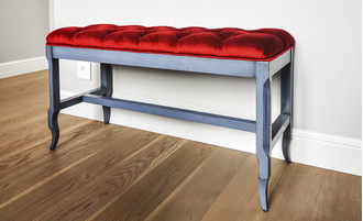 Банкетка большая с каретной стяжкой.