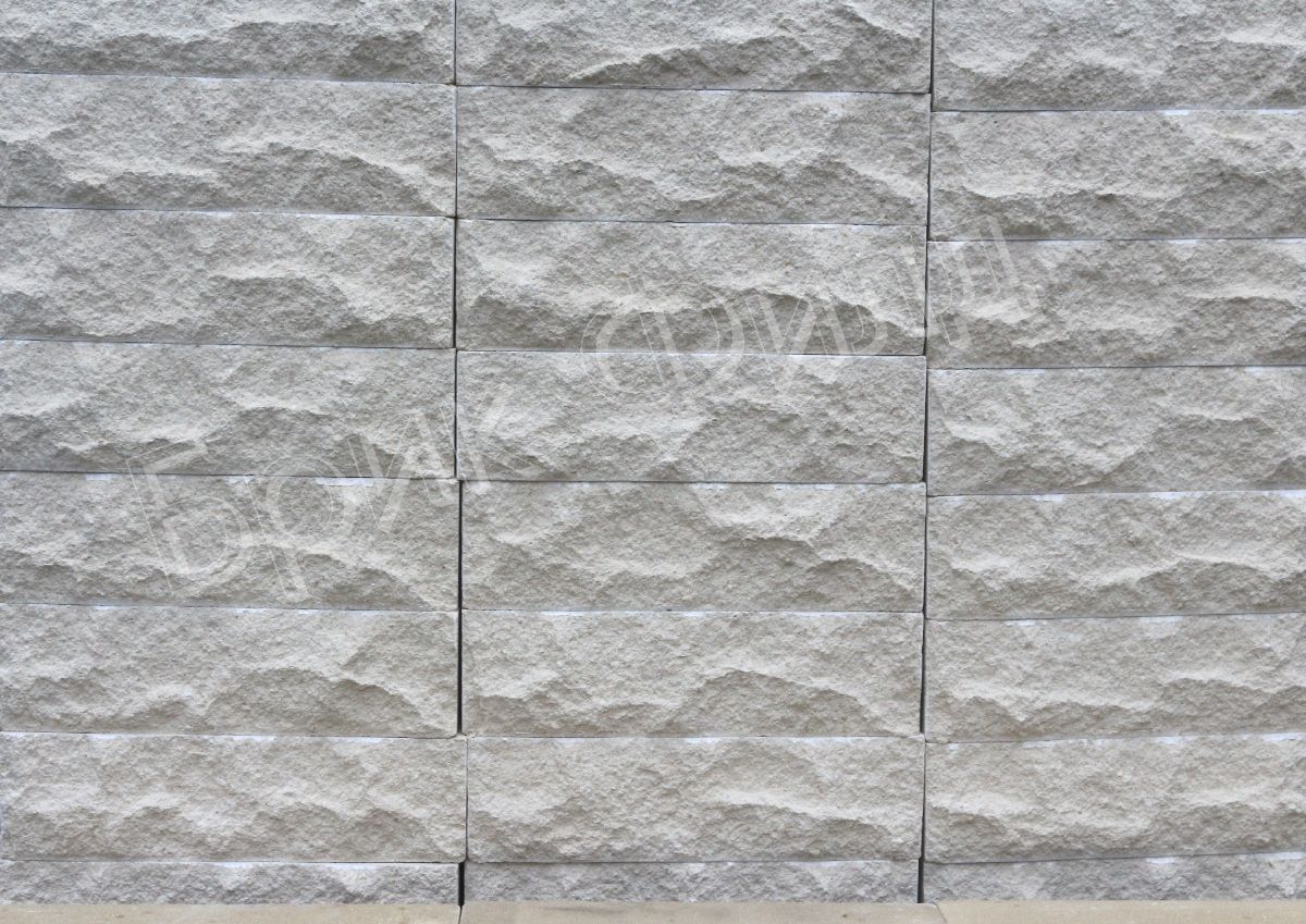 Белый рустированный кирпич. Кирпич рубка белый. Облицовка дома 