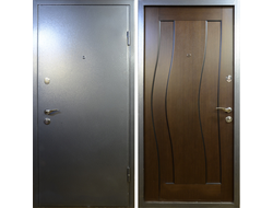 Металлическая дверь с отделкой порошковым напылением и филёнчатым МДФ. Модель ДК253