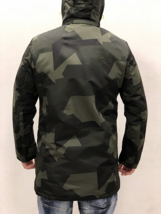 Мужская весенняя парка камуфляжная