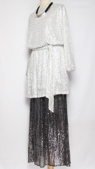 ПЛАТЬЕ-ТУНИКА НАРЯДНОЕ "РАСКЛЕШЕННОЕ ПАЙЕТКИ" белое р.46,50,52