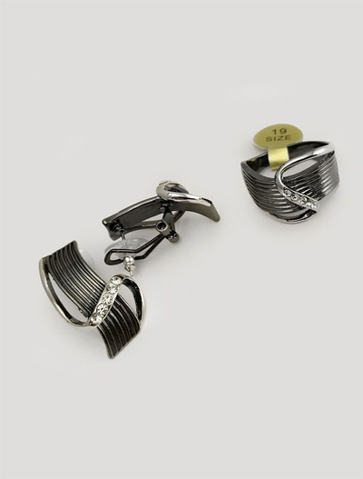 (АРТИКУЛ: 6835/53) КОМПЛЕКТ ЖЕНСКИЙ (СЕРЬГИ+КОЛЬЦО), ТЕМНО-СЕРЫЙ МЕТАЛЛ, СТРАЗЫ