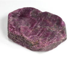 Корунд красный (рубин), кристалл, Мьянма (44*35*15 мм, 54 г) №28657