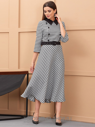 Платье женское полуприлегающего силуэта бело-черного цвета