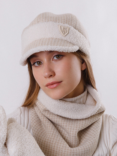 Зимняя женская кепка с козырьком