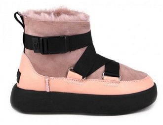 UGG BOOM BUCKLE BOOT PINK