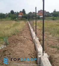 Ленточный фундамент для столбов забора