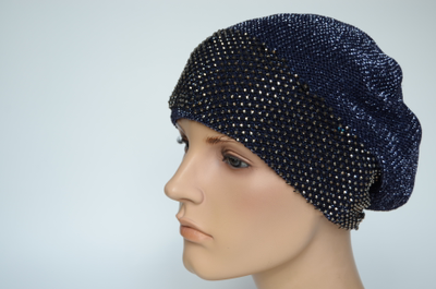 Синий берет со стразами
