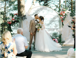 Арка для выездной церемонии "Под солнцем"