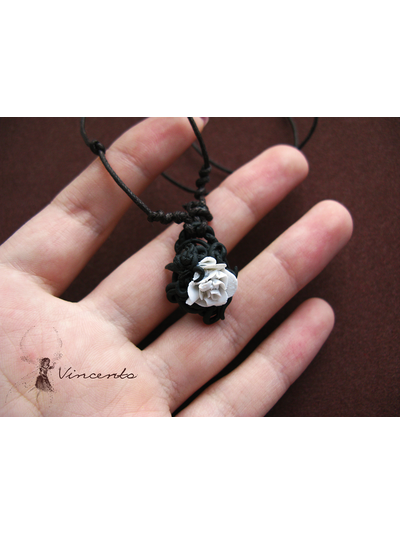 Зимняя Роза. Необычный кулон в виде розы из полимерной глины