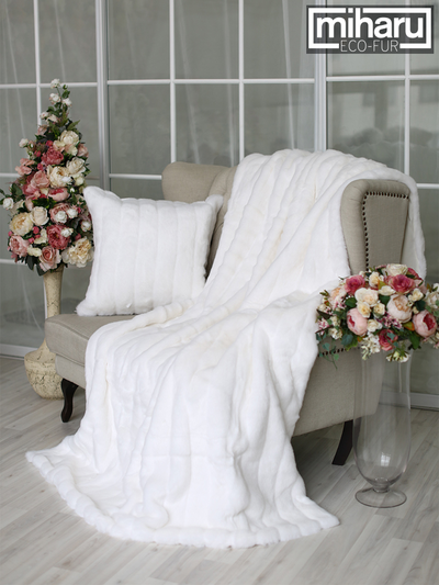 Плед из искусственного меха белой норки