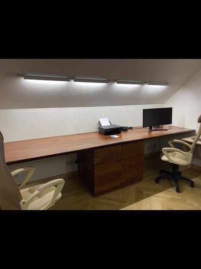 большой рабочий стол с тумбой из массива карагача