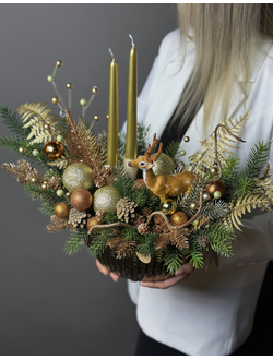 Новогодняя композиция со свечами и оленем