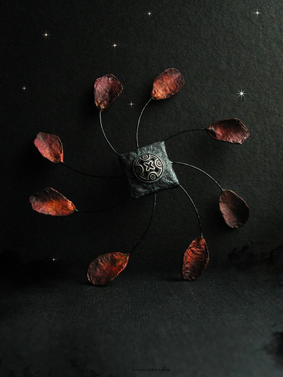 Вихрь Прошлого. Украшение в готическом стиле - необычная брошь по мотивам сериала "Ravenswood"