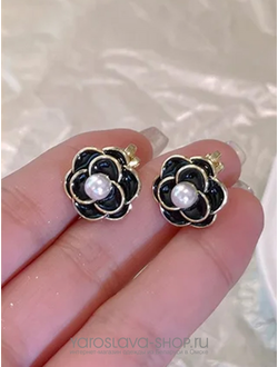 Модель : АЛ-339.Клипсы в форме зайчика со стразами и белым камнем