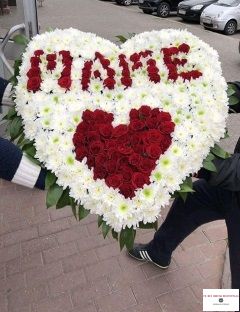 Cvety V Forme Serdca Mame Volgograde Buket Cvetov V Forme Serdca V Volgograde Dostavka Cvetov V Volgograde Im Cvetochnyj Volgograd