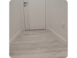 Плинтус ХДФ Dollken Cubu Flex Life XL 80мм Х 2,5 м 1013/5012 Белый в интерьере 7