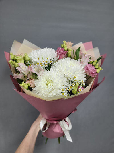 Букет из одноголовых хризантем "Фурия"