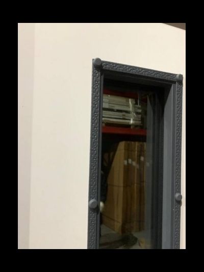 АГОРА 95 (ТРЕХКОНТУРНАЯ). МУАР СЕРЫЙ/ БЕЛЫЙ МАТОВЫЙ. ДВУХКАМЕРНЫЙ СТЕКЛОПАКЕТ. НАДЕЖНАЯ ВХОДНАЯ ДВЕРЬ