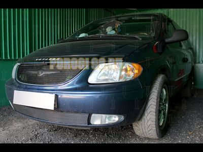 Защита радиатора Chrysler Voyager IV 2001-2004 (3D) black верх PREMIUM