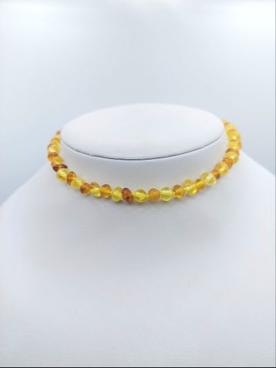 Детские бусы из обработанного янтаря через узелок арт.11