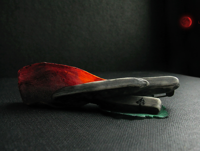 Брошь с лепестком розы "Воспоминание о былом"