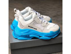 Кроссовки Balenciaga Triple S белые с голубой подошвой в Тюмени