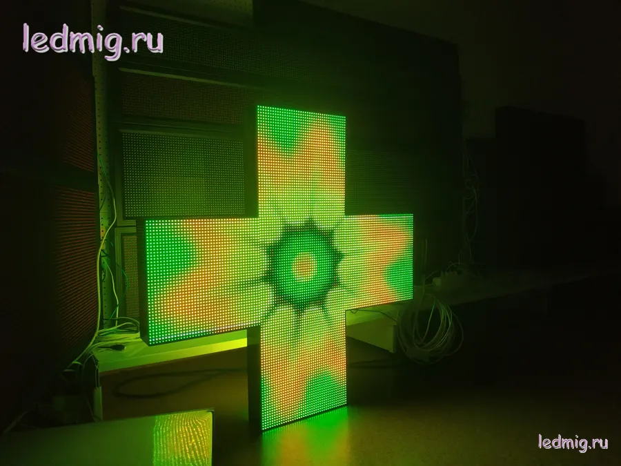 Фото аптечного креста цветного