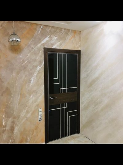 PRESTIGE. МОДЕЛЬ ULTRA 18,  ЧЕРНЫЙ LACOBEL, РИСУНОК ТРЕК/ АЛЮМИНИЕВАЯ КРОМКА ПО ТОРЦАМ  ДВЕРНОГО ПОЛОТНА