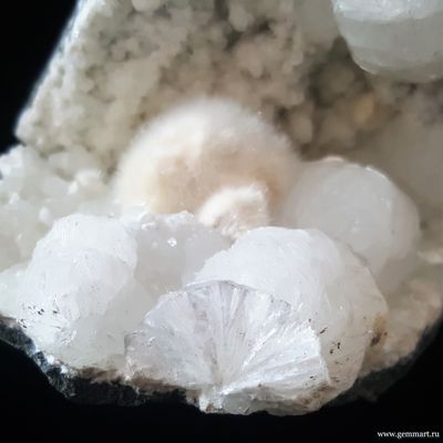 Друза окенит,  Пренит в застывшей базальтовой лаве. 103*85*76мм (модификация 1)