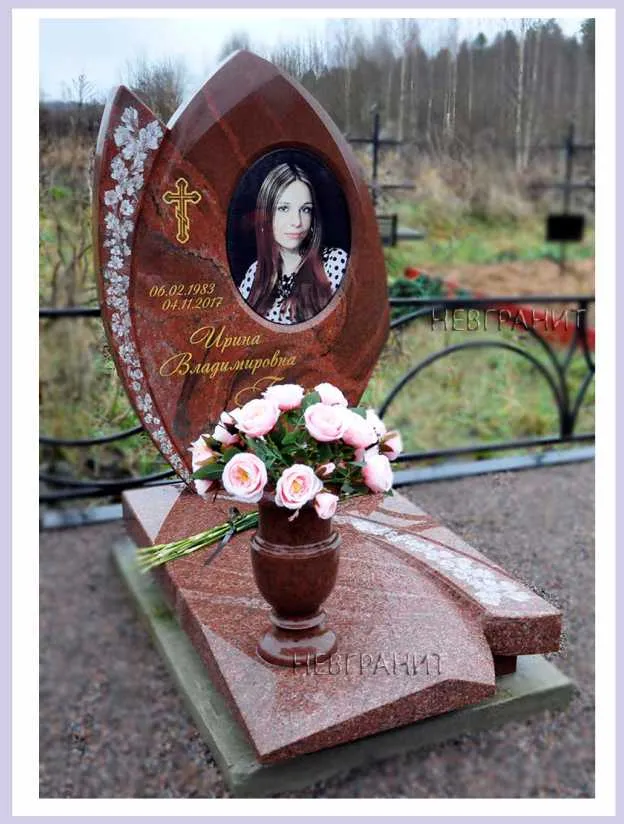 Памятник на могилу из розового гранита
